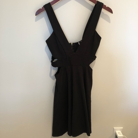 Cutout Skater Dress with Gold Zip Closure - Picture 4 of 7